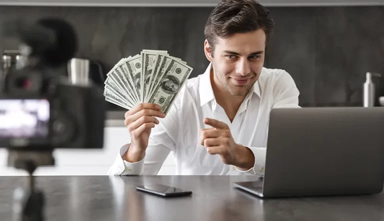 Cómo ganar dinero desde casa con las redes sociales
